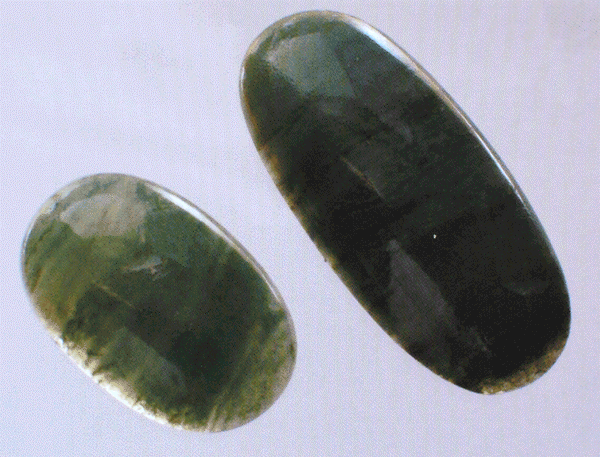 Kontaktní křemitý rohovec (větší 34,3x15,5–mm), oválné mugle, Žilina u Nového Jičína.