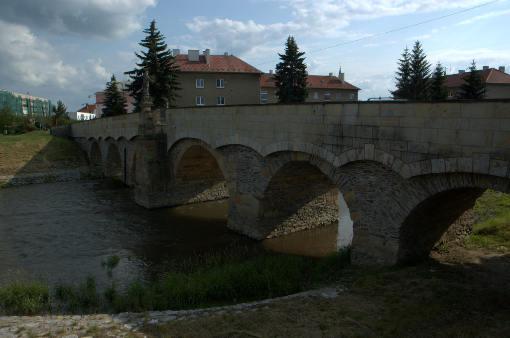 Svatojánský most v Litovli byl postaven nad řekou Moravou v roce 1592 a je nejstarším mostem na Moravě.