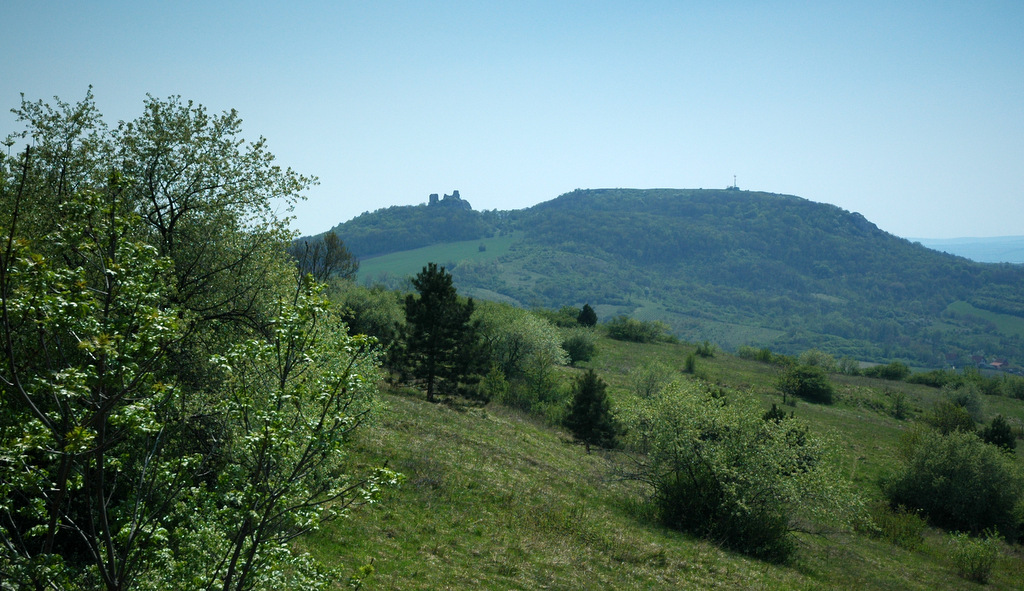 Sirotčí Hrádek a Stolová hora.