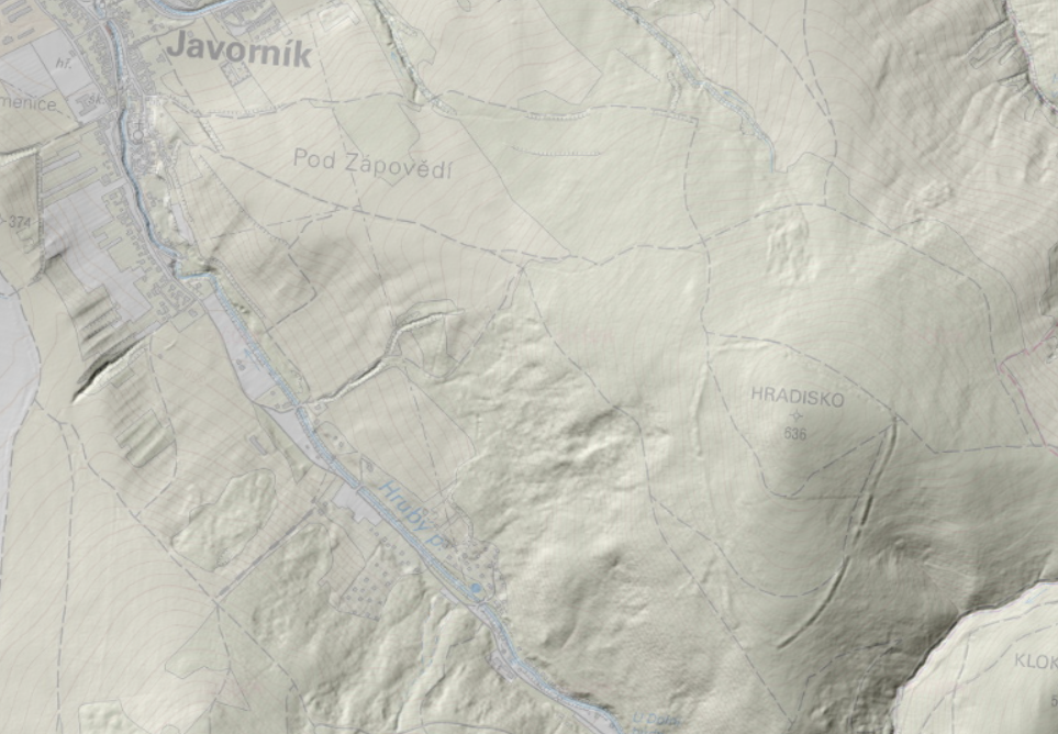 Mapa lokality s 3D stínovaným reliéfem. V okolí Hradiska je patrný val.