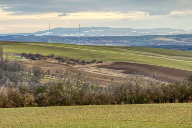 Pohled na vysílače v Topolné, Mistřice a Velkou Javořinu.